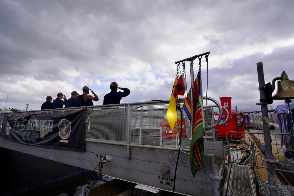 DVIDS - Images - USS Hawaii Sailors Render Honors [Image 2 of 2]