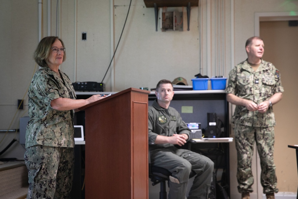 CNO Visits Maritime Advanced Warfighting School