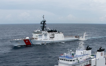 U.S. and Philippine Coast Guards conduct bilateral search and rescue exercise