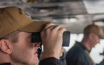 USS Ronald Reagan (CVN 76) Sailors stand watch in the pilot house