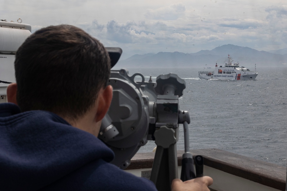 USCGC Waesche, Vietnam Coast Guard conduct CUES exercise