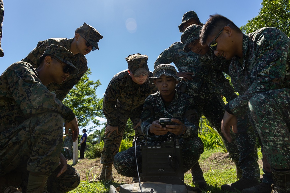 III MIG Radio Communications Training with Philippine Marine Corps