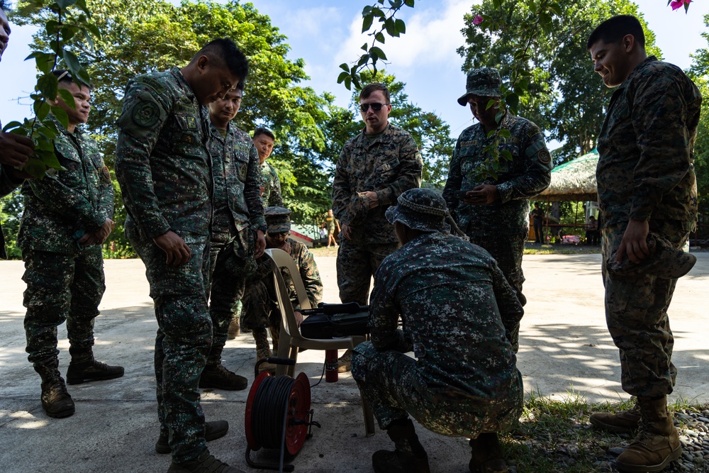 III MIG Radio Communications Training with Philippines Marine Corps