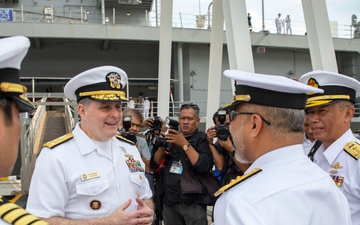 USS Blue Ridge arrives in Port Klang, Malaysia