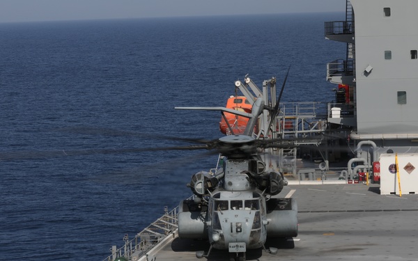USS Lewis B. Puller Conducts Flight Operations in U.S. 5th Fleet AOO
