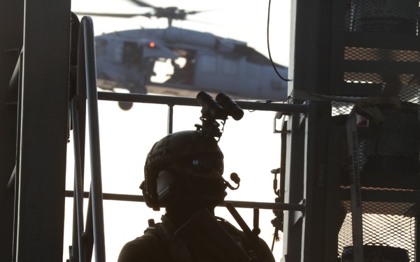 USS Lewis B. Puller Conducts VBSS Drill in U.S. 5th Fleet AOO