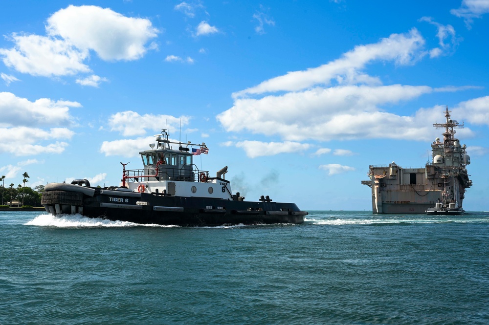 U.S. Coast Guard Port Security practice secuity escort.