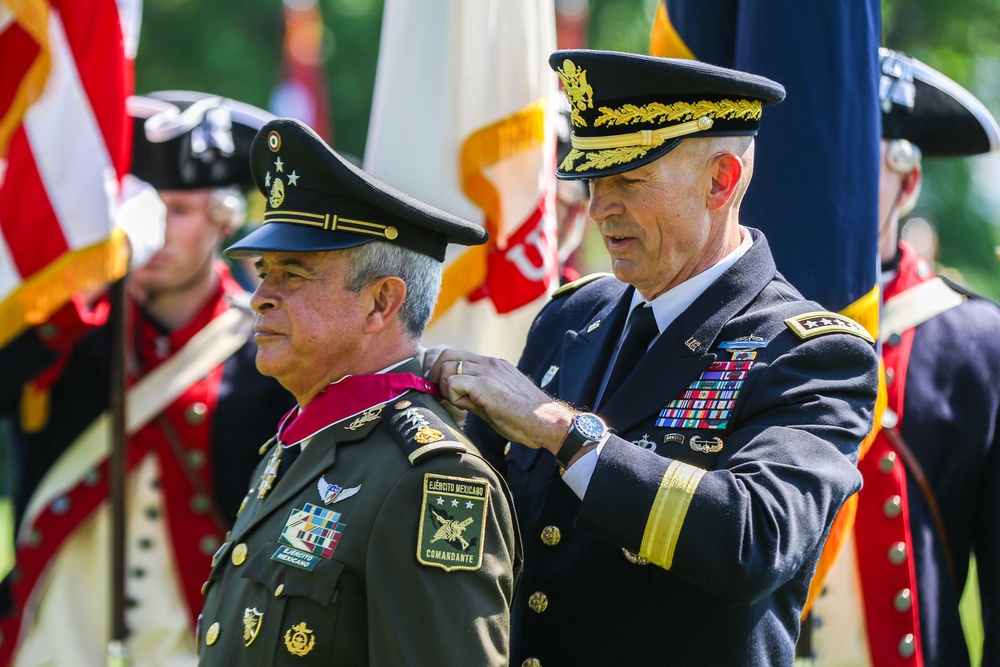 Commander of the Mexican Army Full Honor Arrival Ceremony