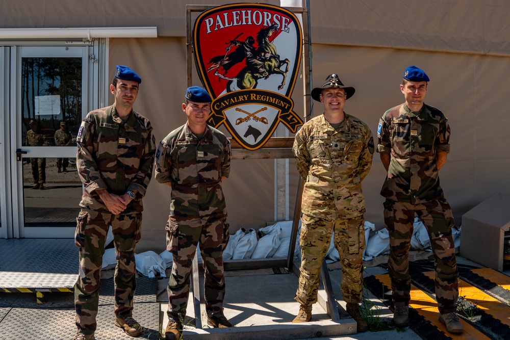 French Soldiers Meet with 1st Air Cavalry Brigade