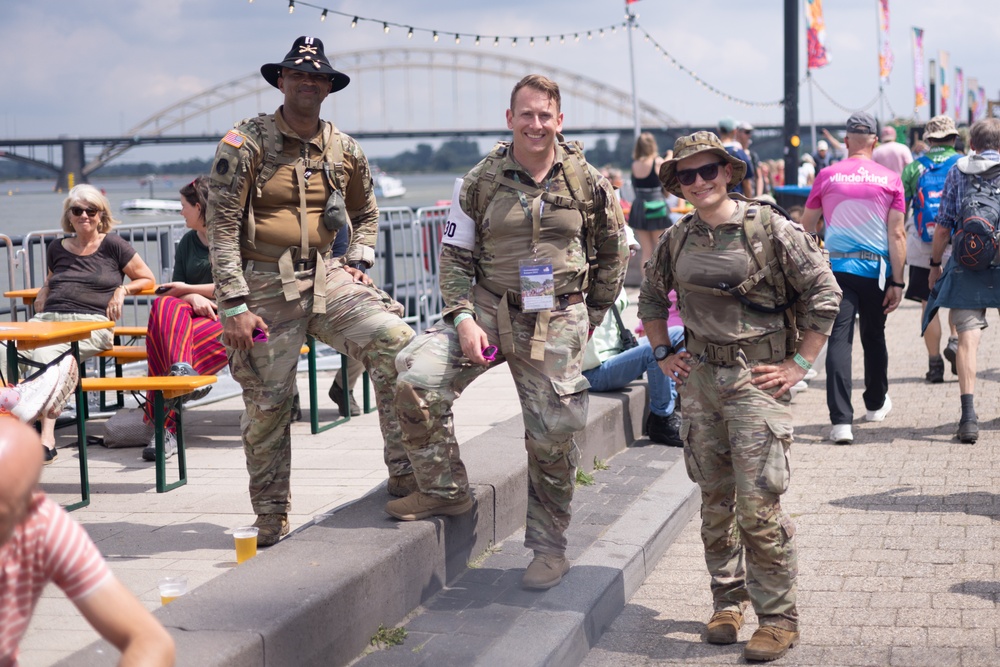 Nijmegen March: V Corps Soldiers Day 2