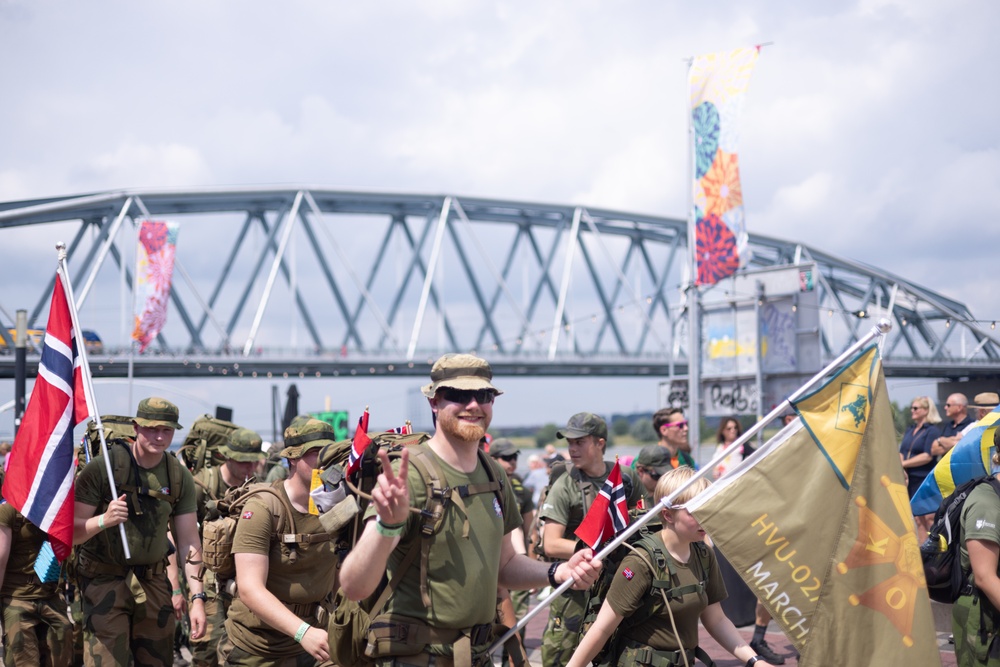 Nijmegen March: V Corps Soldiers Day 2