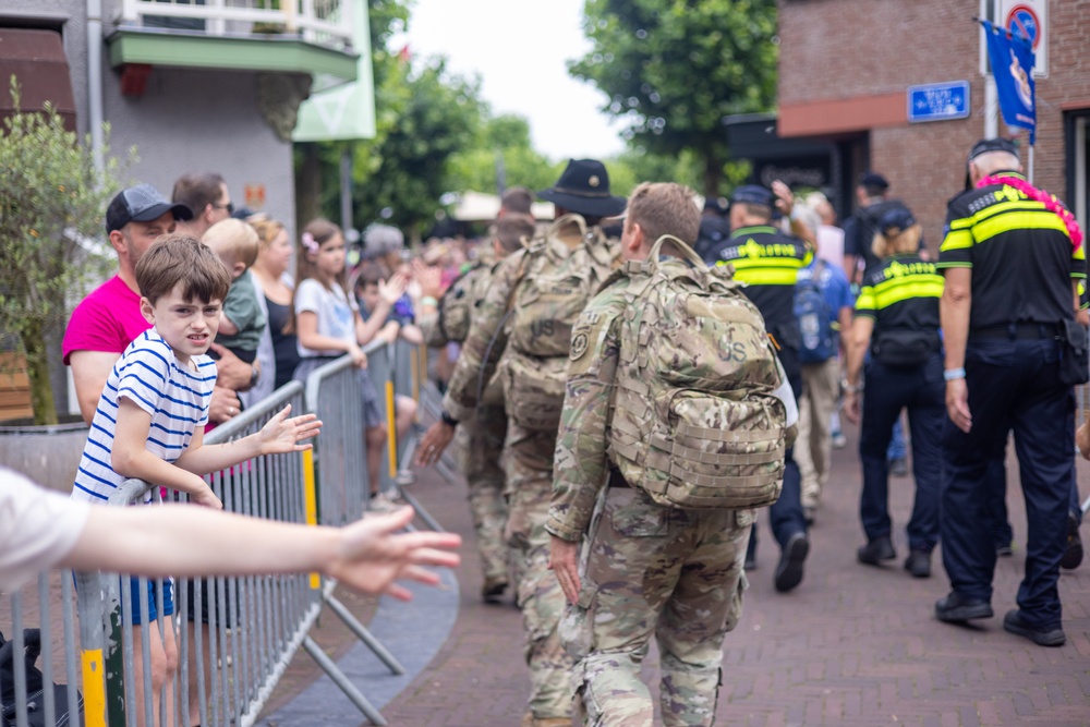 Nijmegen March: V Corps Soldiers Day 2