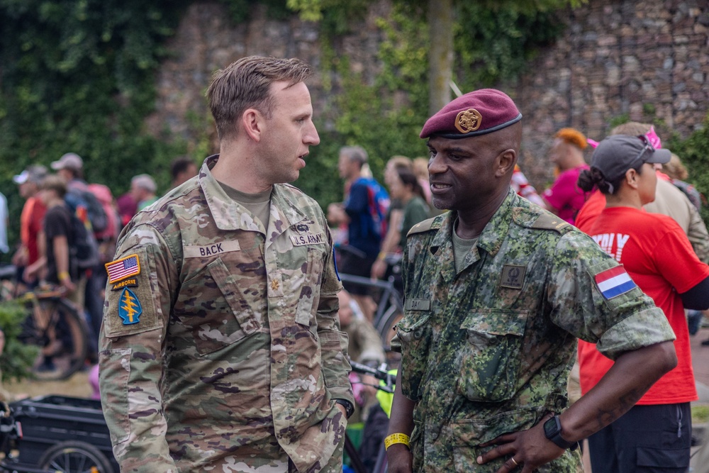 Nijmegen March: V Corps Soldiers Day 2