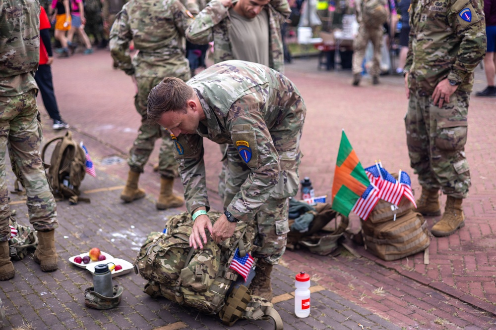 Nijmegen March: V Corps Soldiers Day 2