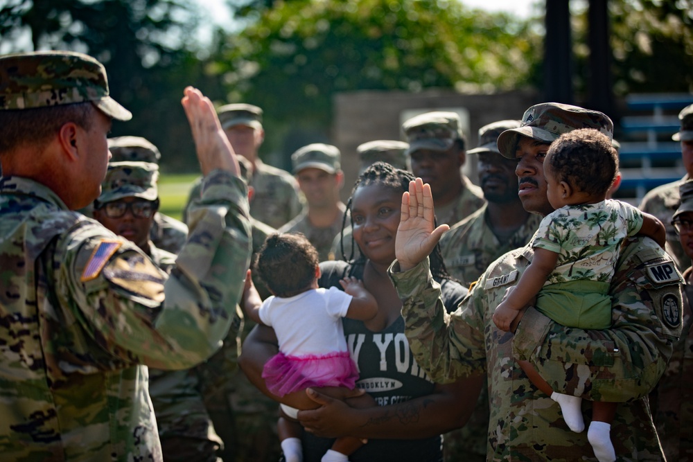 3rd Infantry Division commander conducts reenlistment ceremony