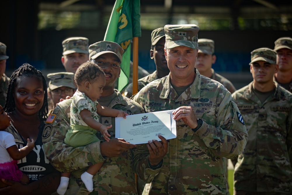 3rd Infantry Division commander conducts reenlistment ceremony