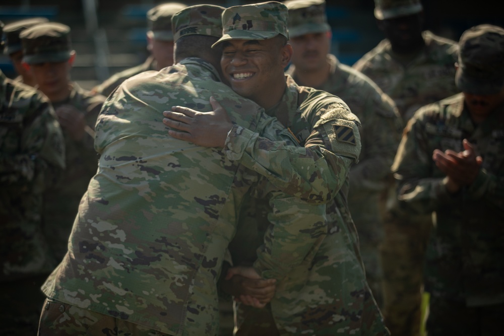 3rd Infantry Division commander conducts reenlistment ceremony