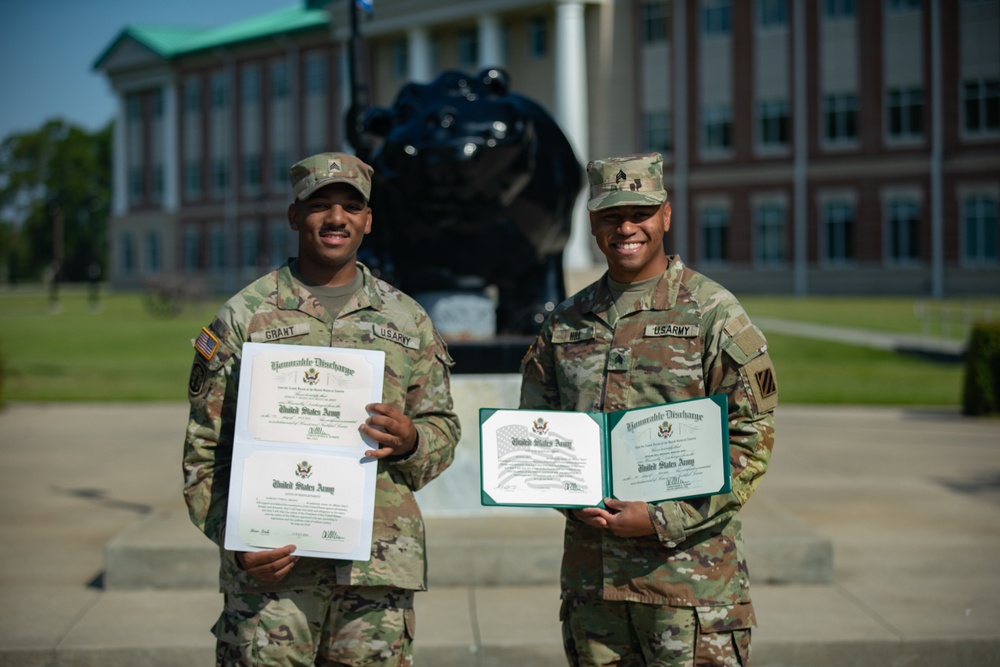 3rd Infantry Division commander conducts reenlistment ceremony