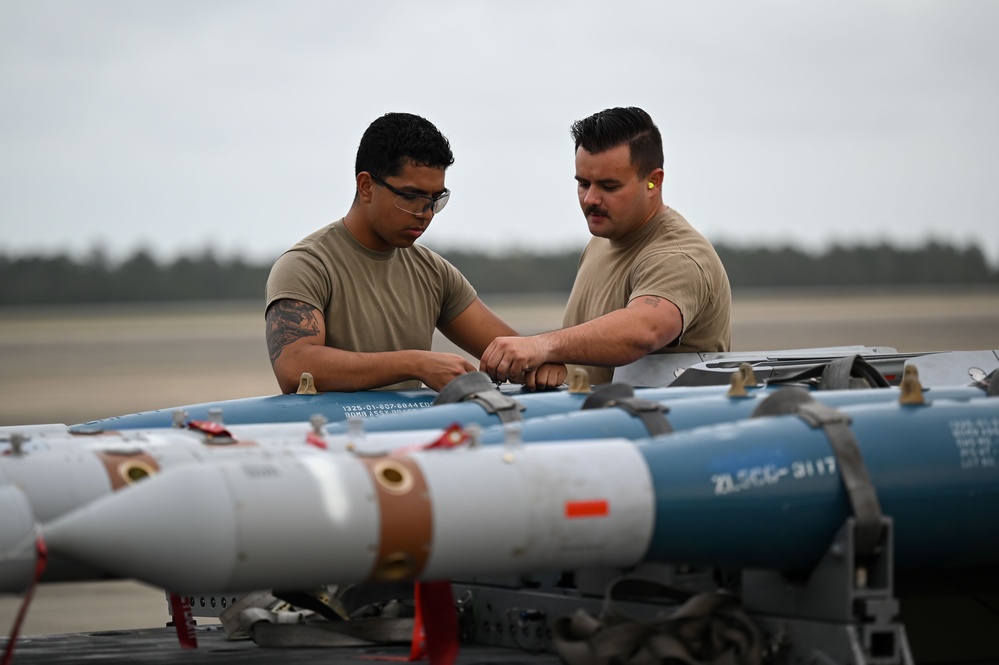 60th FS conducts weapons load at Eglin AFB