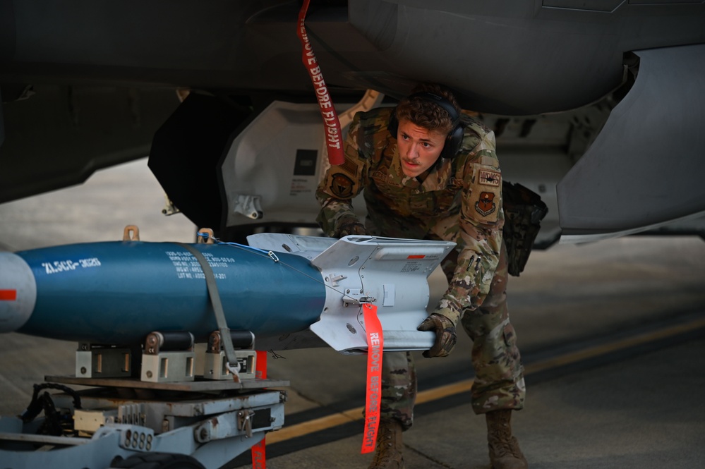 60th FS conducts weapons load at Eglin AFB