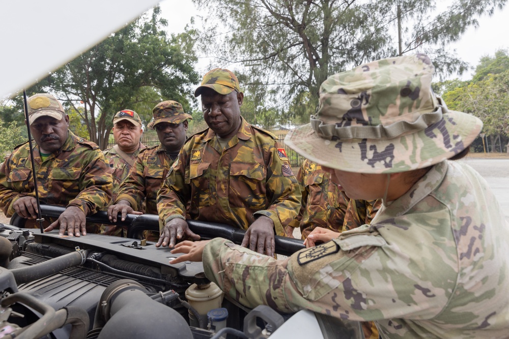 8th MPs conduct law enforcement training with PNGDF