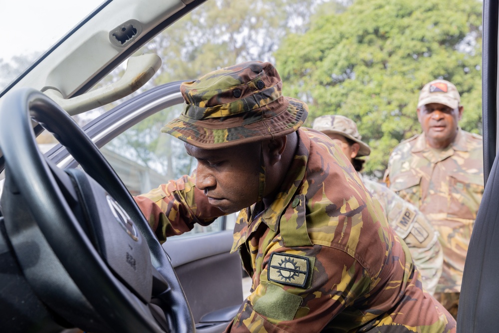 8th MPs conduct law enforcement training with PNGDF