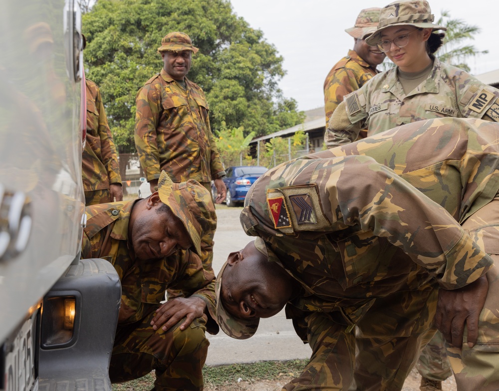 8th MPs conduct law enforcement training with PNGDF