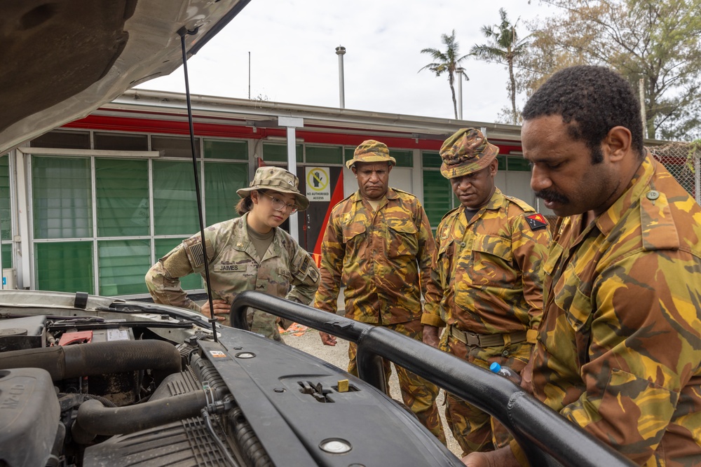 8th MPs conduct law enforcement training with PNGDF