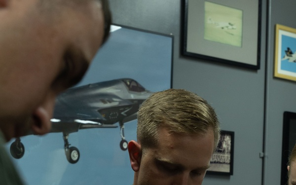 5th ANGLICO teaches ATAK basics to VMFA 242, VMFA 12