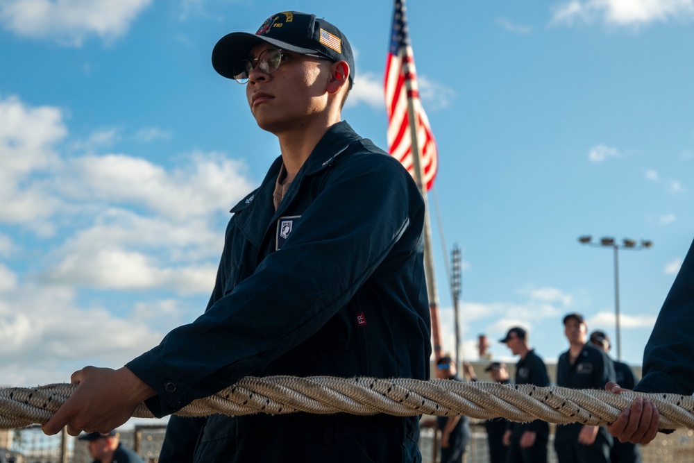 USS William P. Lawrence Conducts Sea and Anchor Evolution