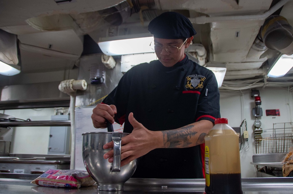 USS Ronald Reagan (CVN 76) Sailor prepares food