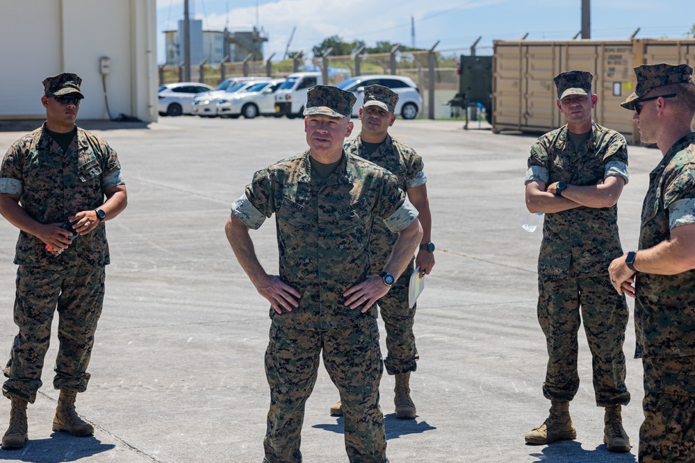 III MEF Deputy Commanding General visits Amphibious Combat Vehicles on Camp Schwab