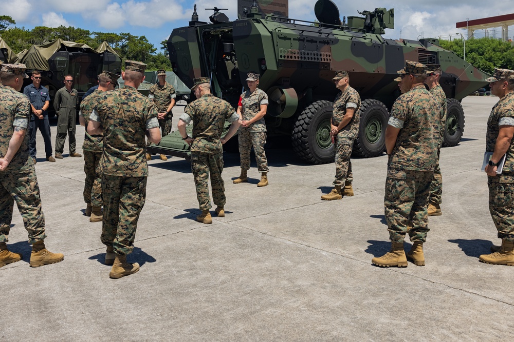 III MEF Deputy Commanding General visits Amphibious Combat Vehicles on Camp Schwab