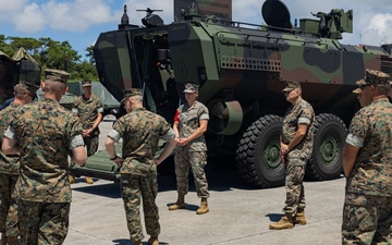III MEF Deputy Commanding General visits Amphibious Combat Vehicles on Camp Schwab
