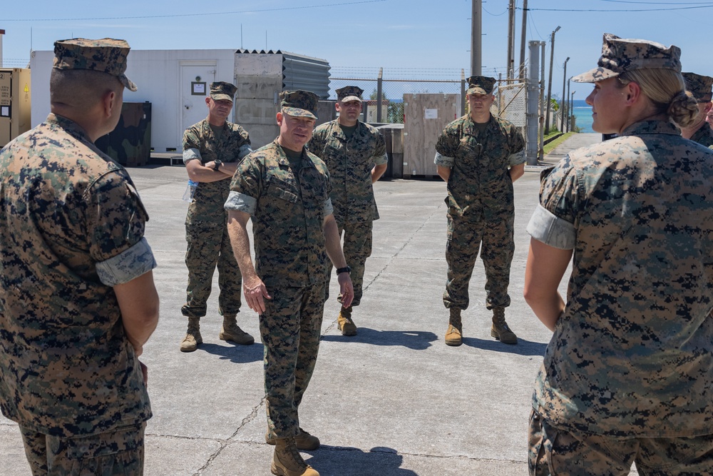 III MEF Deputy Commanding General visits Amphibious Combat Vehicles on Camp Schwab