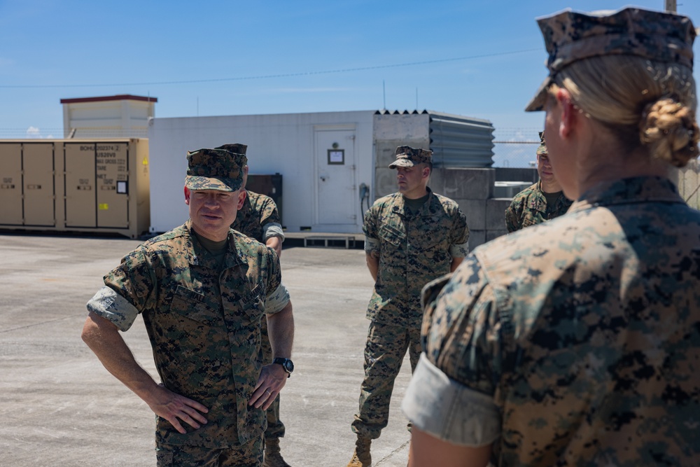 III MEF Deputy Commanding General visits Amphibious Combat Vehicles on Camp Schwab