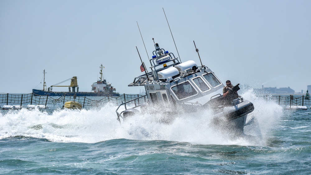 HPU Conducts High Speed Manuevers