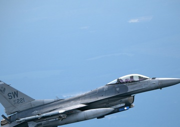 Low and slow: 79 FS trains with Civil Air Patrol