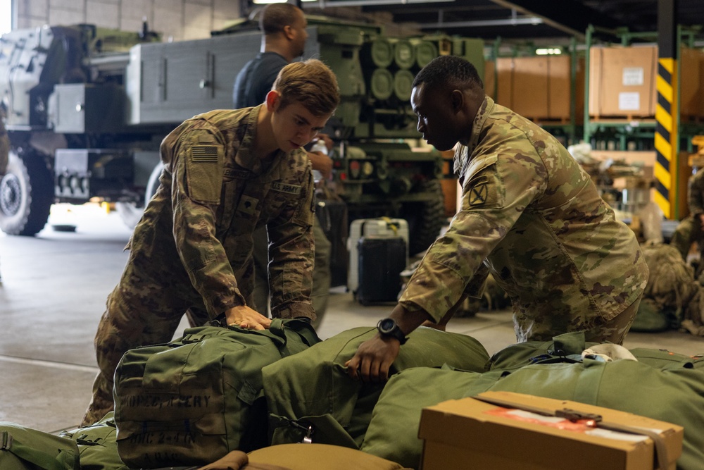 DVIDS - Images - U.S. Army Soldiers Pack and Prepare for Eagle Partner ...