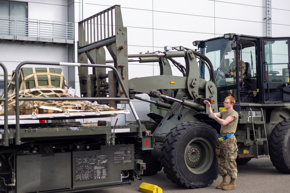 U.S. Army and Air Force Collaborate to Prepare for Eagle Partner 24