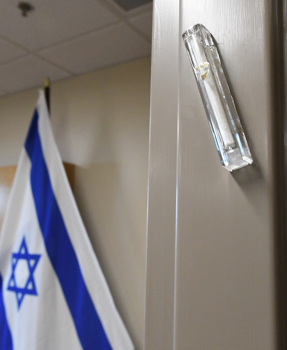 Fort Drum celebrates new Jewish sanctuary with mezuzah dedication