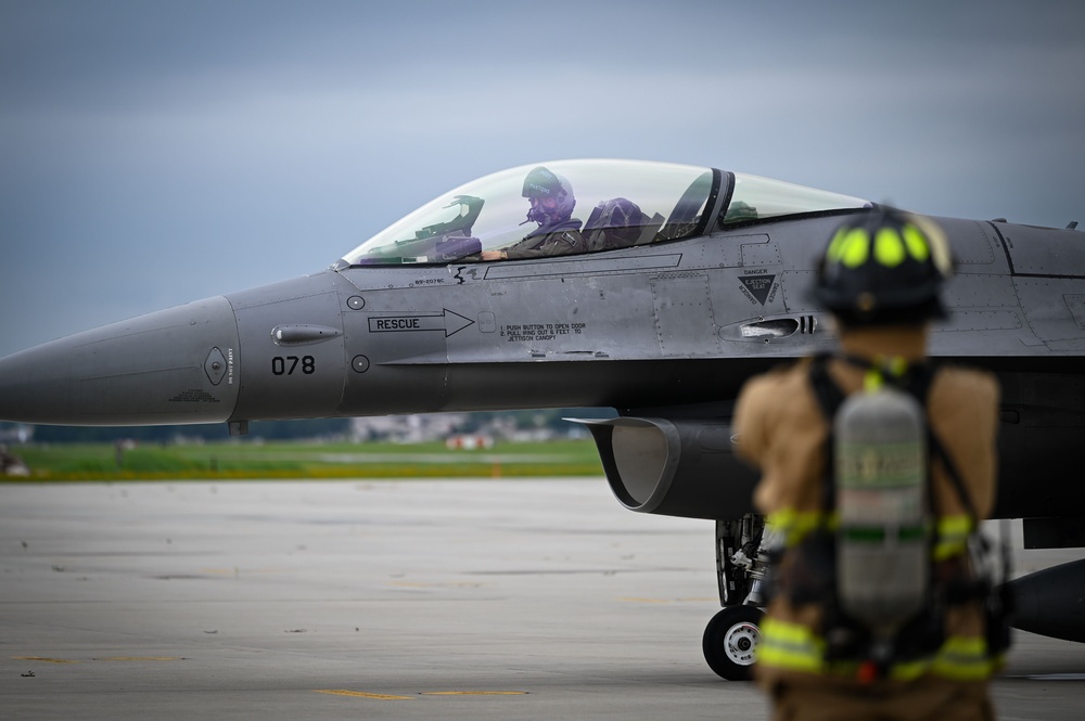 Wolf Pack conducts hung ordnance and gun procedure