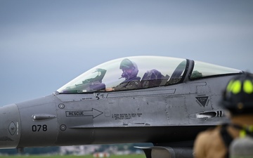 Wolf Pack conducts hung ordnance and gun procedure