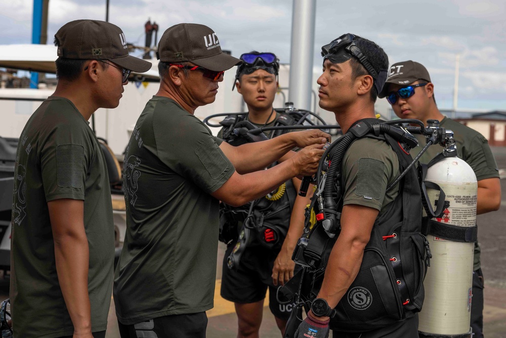 USCG, ROK conduct salvage training during RIMPAC 2024