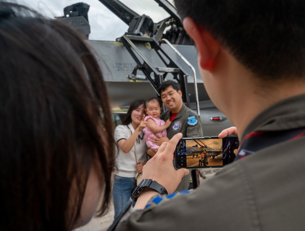 51st FW, ROKAF share Pilot’s Day