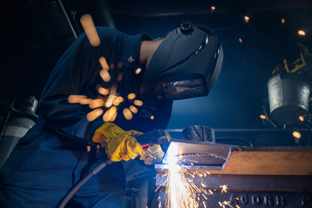 USS Somerset Sailor cuts 3D printed component