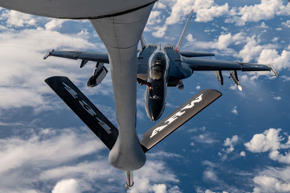 DVIDS Images U.S. Air Force refuels U.S. Navy during RIMPAC 2024