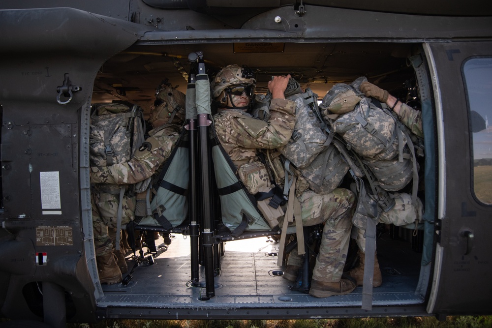 Iowa Soldiers conduct air assault exercise at XCTC