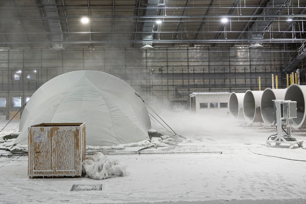 When the weather outside is delightful, the temps inside are frightful – Army medical development team tests arctic shelter program at Air Force climate lab