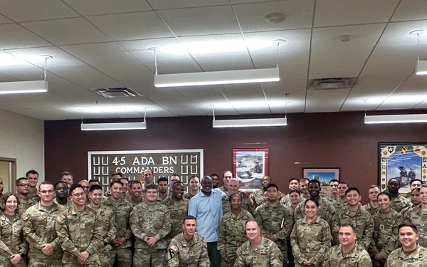 Retired Colonel Ilk Gipson Visits 4-5 ADA Soldiers